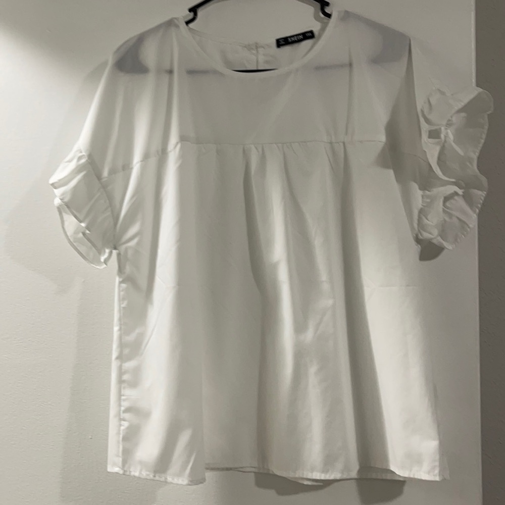 New- never worn White ruffle sleeve top